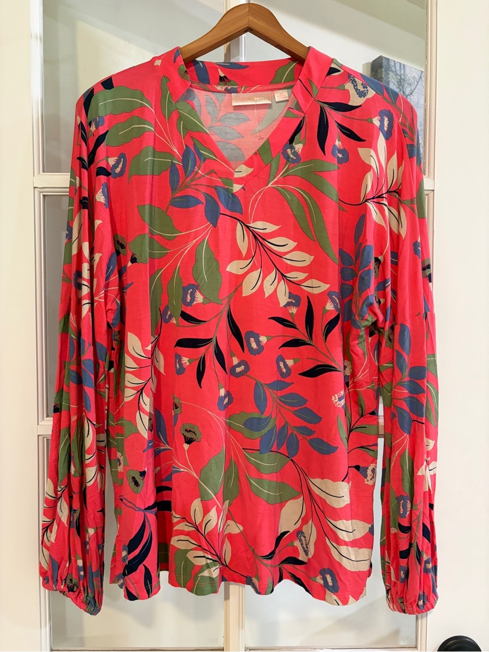 Belle by Kim Gravel Women's Top Coral Pink Floral Stretchy V-Neck Chic Medium